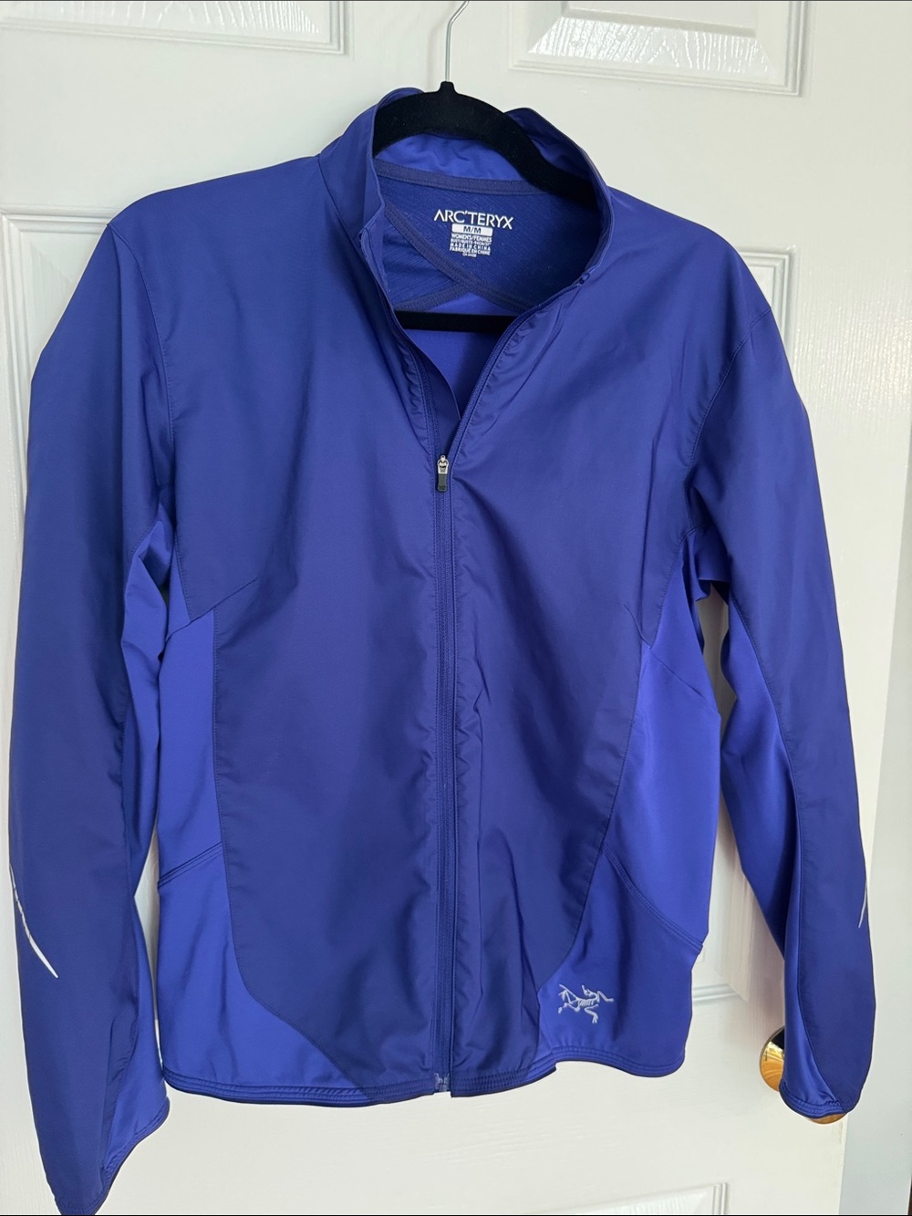 Arc'teryx Women's Royal Blue Full-Zip Running Jacket with zip back pockets